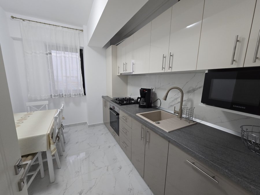3 camere decomandat PRIMA INCHIRIERE 