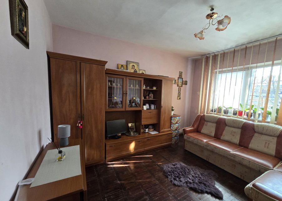 2 camere decomandat Miroslava 54000 euro 