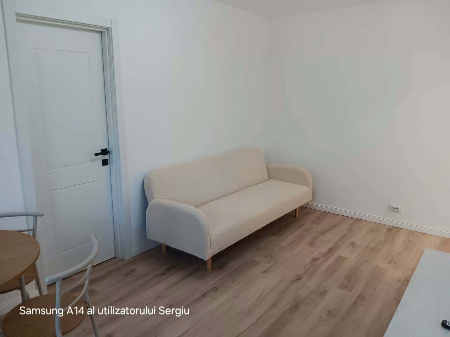 Alexandru Cel Bun Liceul Miron Costin apartament 3 camere 52 mp cu CT
