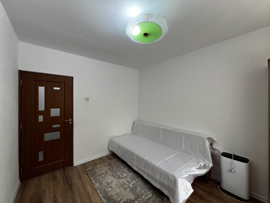 Apartament de inchiriat, 3 camere, decomandat, 75 mp, Nicolina