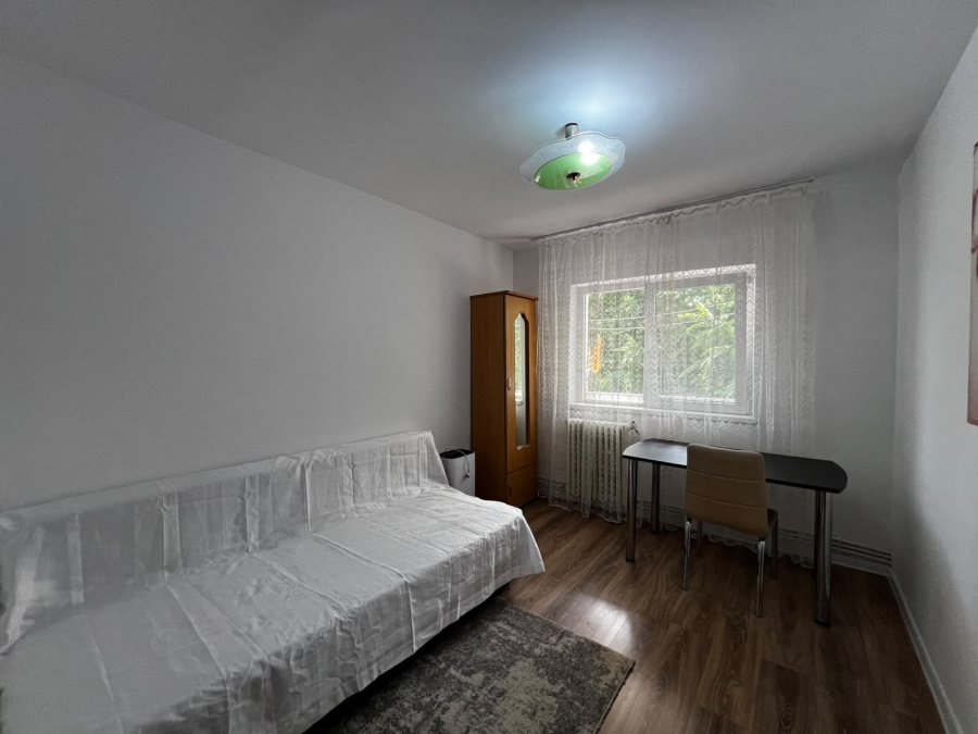 Apartament de inchiriat, 3 camere, decomandat, 75 mp, Nicolina