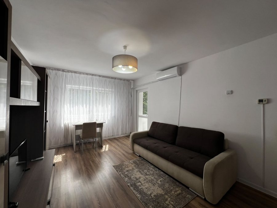Apartament de inchiriat, 3 camere, decomandat, 75 mp, Nicolina