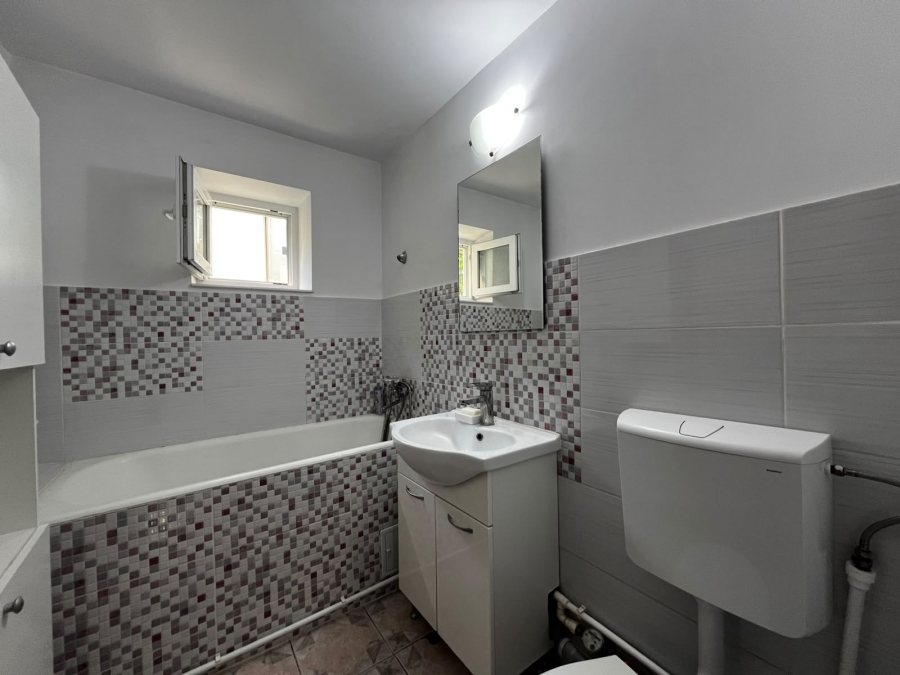 Apartament de inchiriat, 3 camere, decomandat, 75 mp, Nicolina