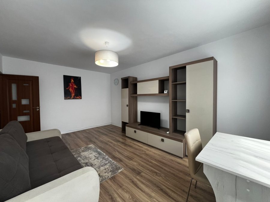 Apartament de inchiriat, 3 camere, decomandat, 75 mp, Nicolina