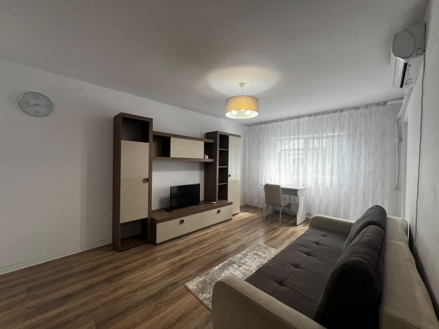 Apartament de inchiriat, 3 camere, decomandat, 75 mp, Nicolina