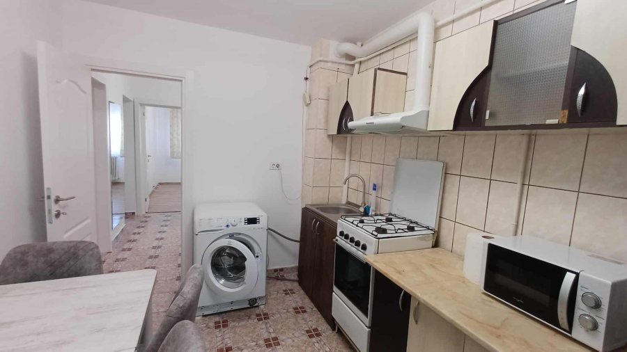 3 camere de inchiriat Podul de Fier 