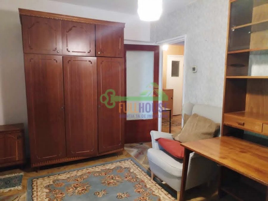 Podu Ros Palas apartament 3 camere decomandat 70 mp cu CT