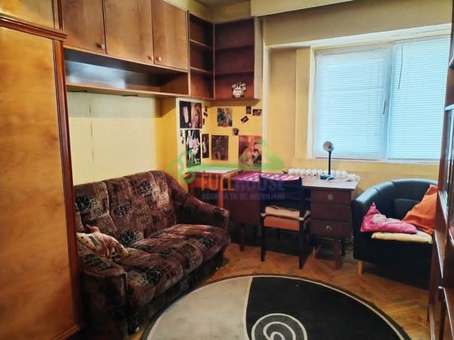 Podu Ros Palas apartament 3 camere decomandat 70 mp cu CT