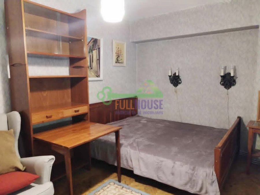 Podu Ros Palas apartament 3 camere decomandat 70 mp cu CT