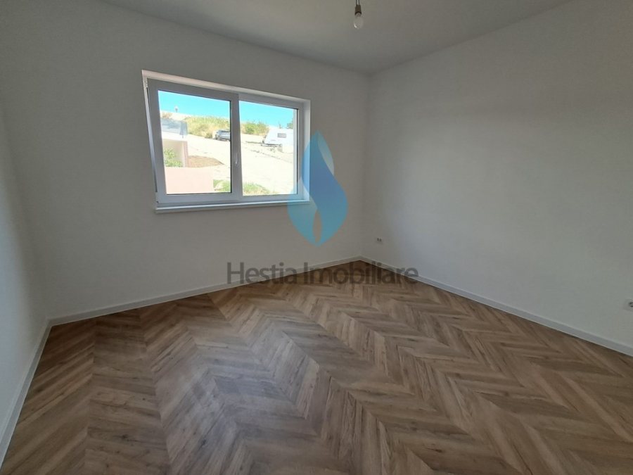 Apartament cu trei camere,zona capat Pacurari,la mica distanta de Kaufland.