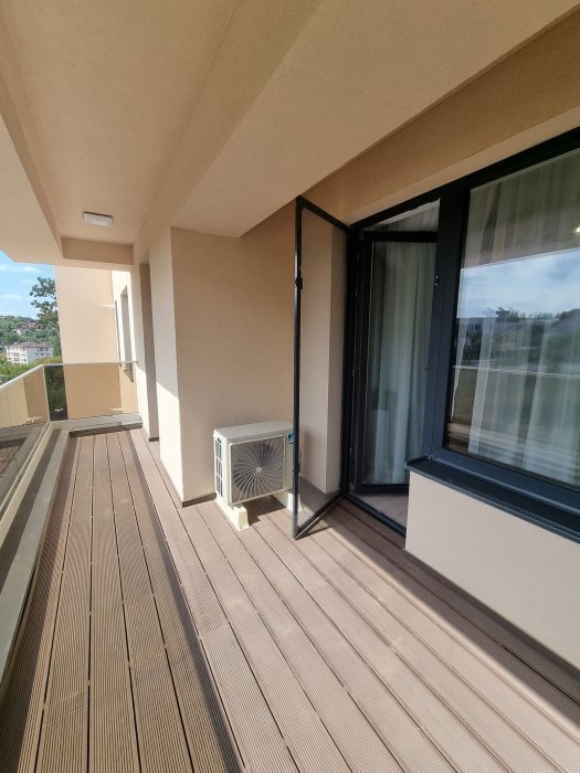 Apartament nou, 2 camere si terasa superba
