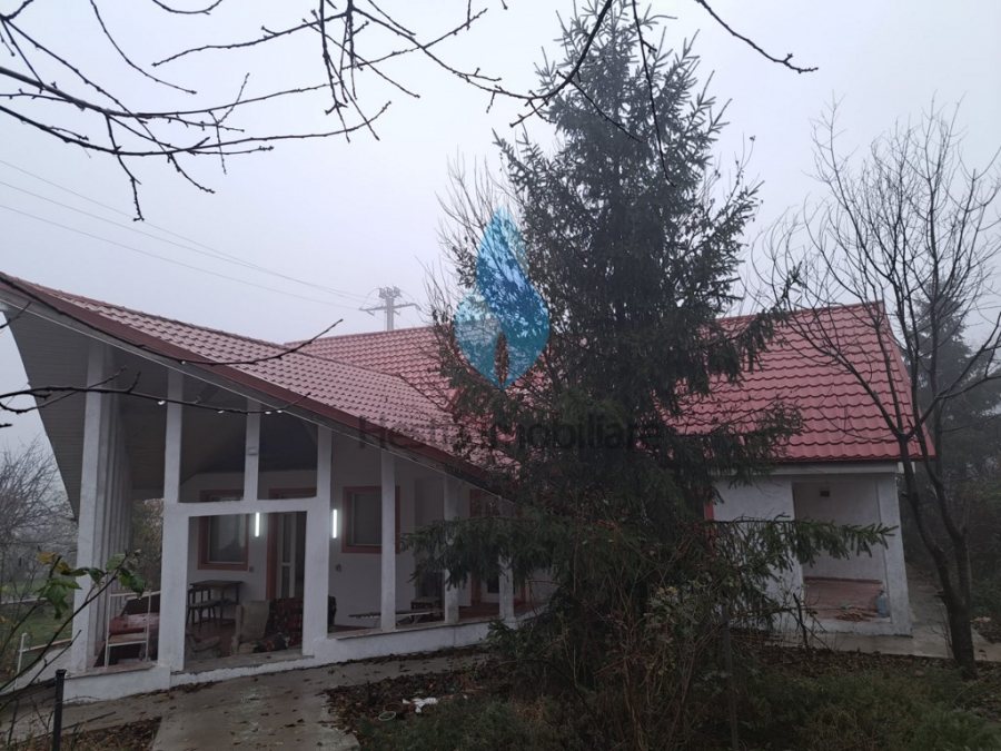 Casa cu cinci camere si 1200mp teren, Rediu-Horlesti.