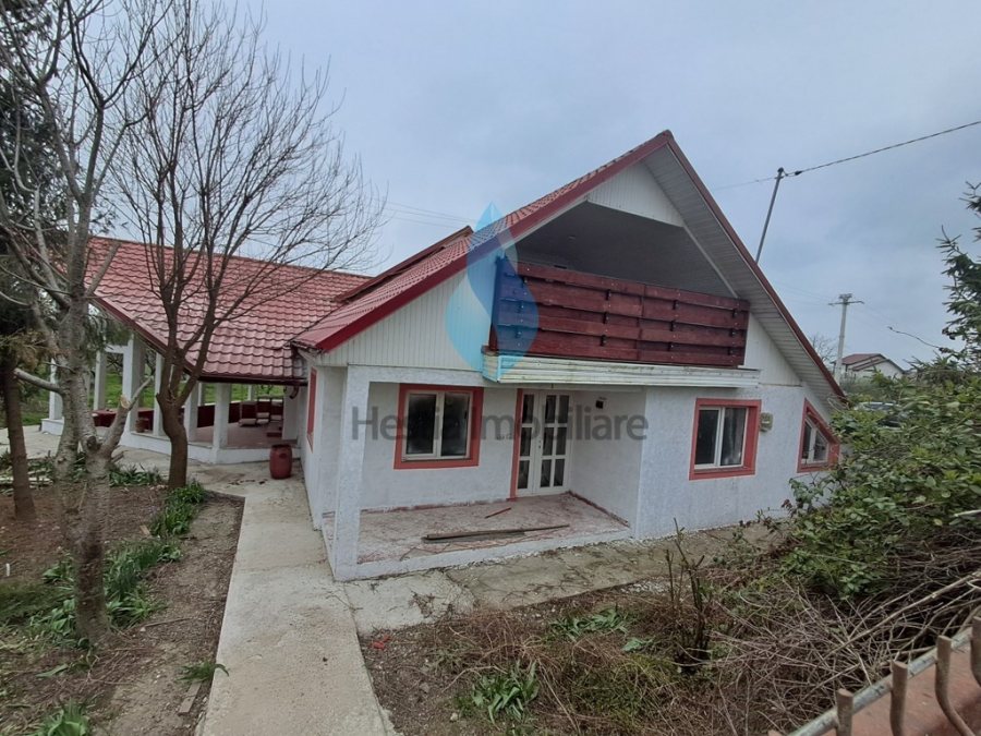 Casa cu cinci camere si 1200mp teren, Rediu-Horlesti.