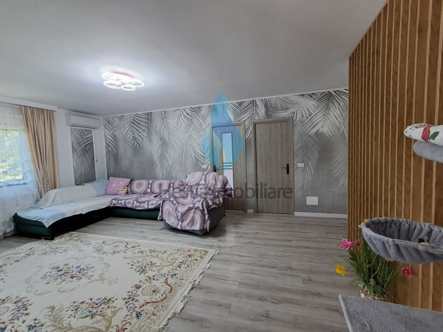 Vila eleganta cu patru camere, Bucium-Plopii fara Sot.