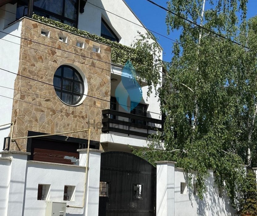 Vila eleganta cu 1000mp teren, Bucium-Iasi.