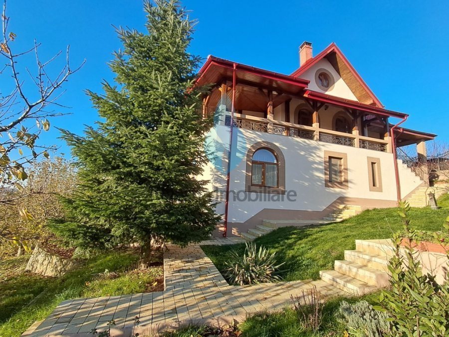 Vila eleganta P+E+M si 1000mp teren, Bucium-Iasi.