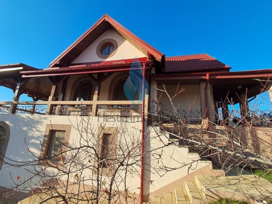 Vila eleganta P+E+M si 1000mp teren, Bucium-Iasi.