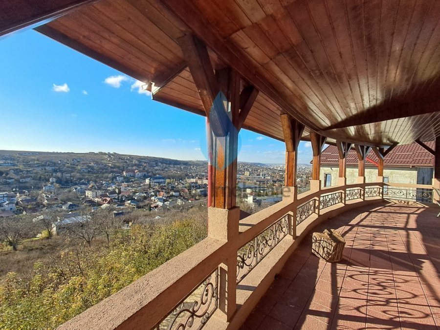 Vila eleganta P+E+M si 1000mp teren, Bucium-Iasi.