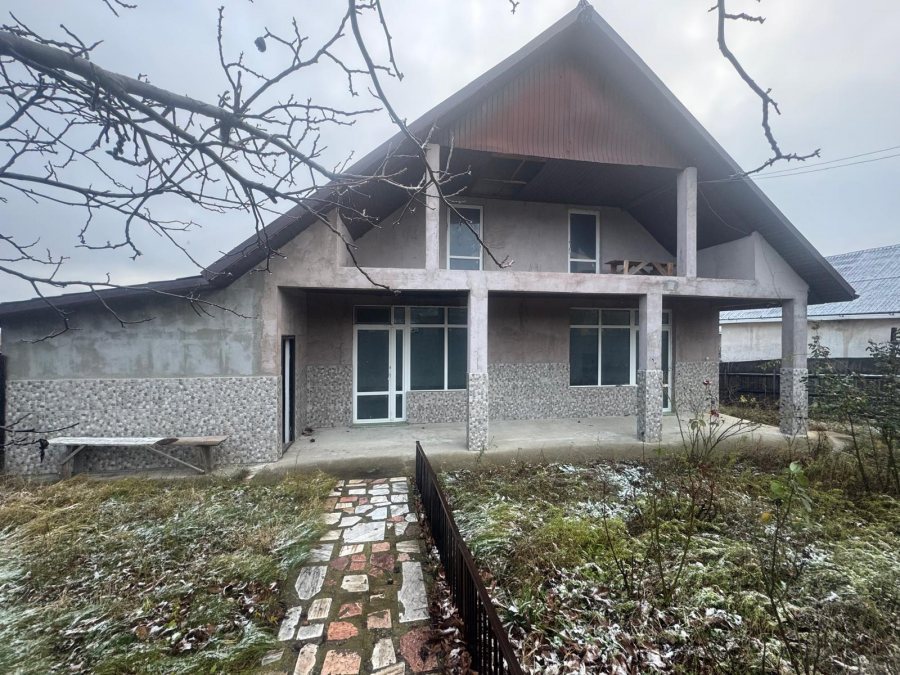Tomesti - Osoi , vila , spatiu parter , 2400 mp teren , iaz , beci