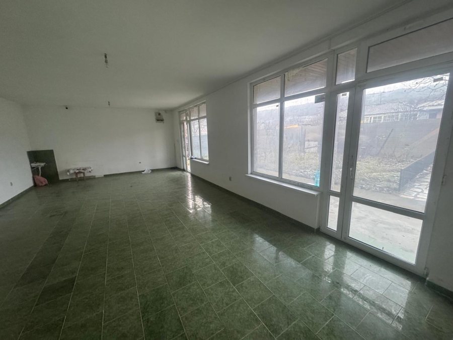 Tomesti - Osoi , vila , spatiu parter , 2400 mp teren , iaz , beci