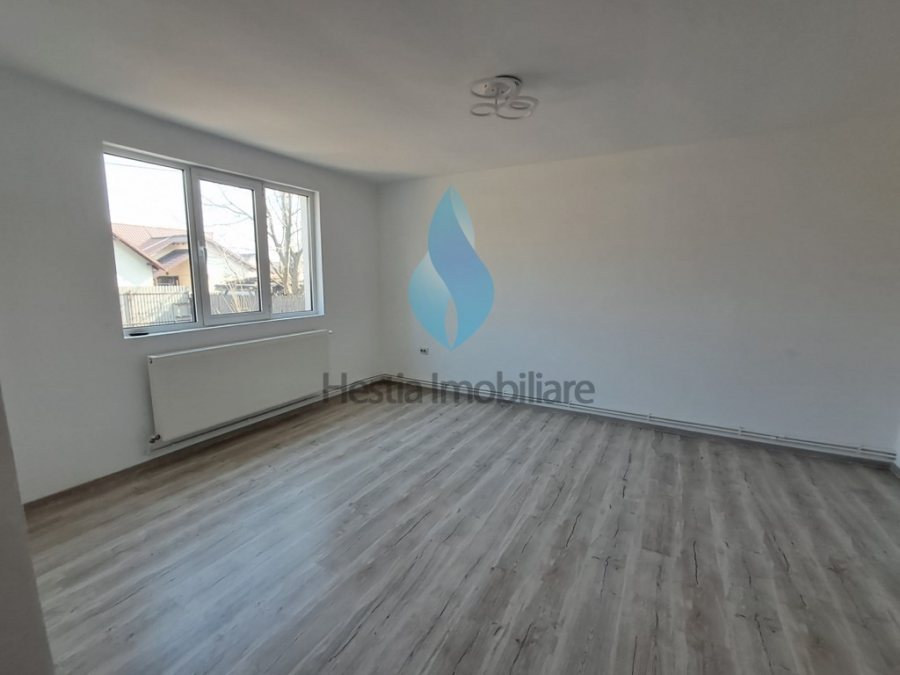 Casa cu cinci camere, beci si garaj, Lunca Cetatuii.