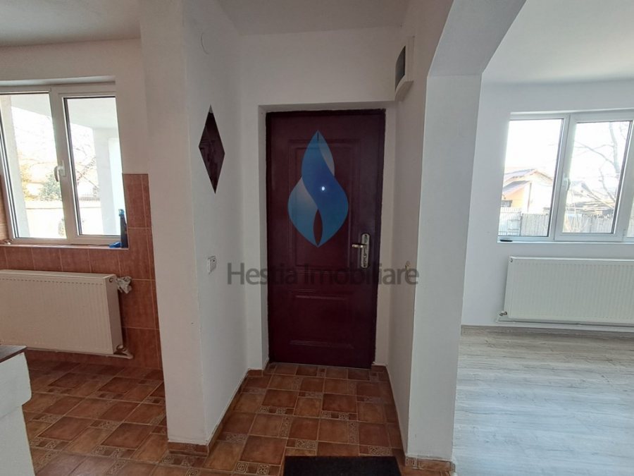 Casa cu cinci camere, beci si garaj, Lunca Cetatuii.