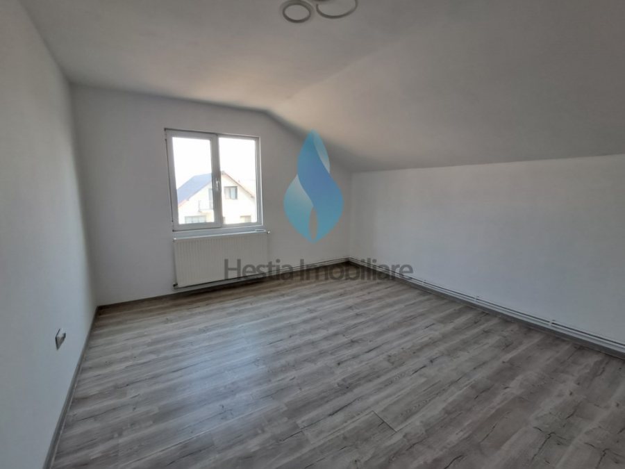 Casa cu cinci camere, beci si garaj, Lunca Cetatuii.