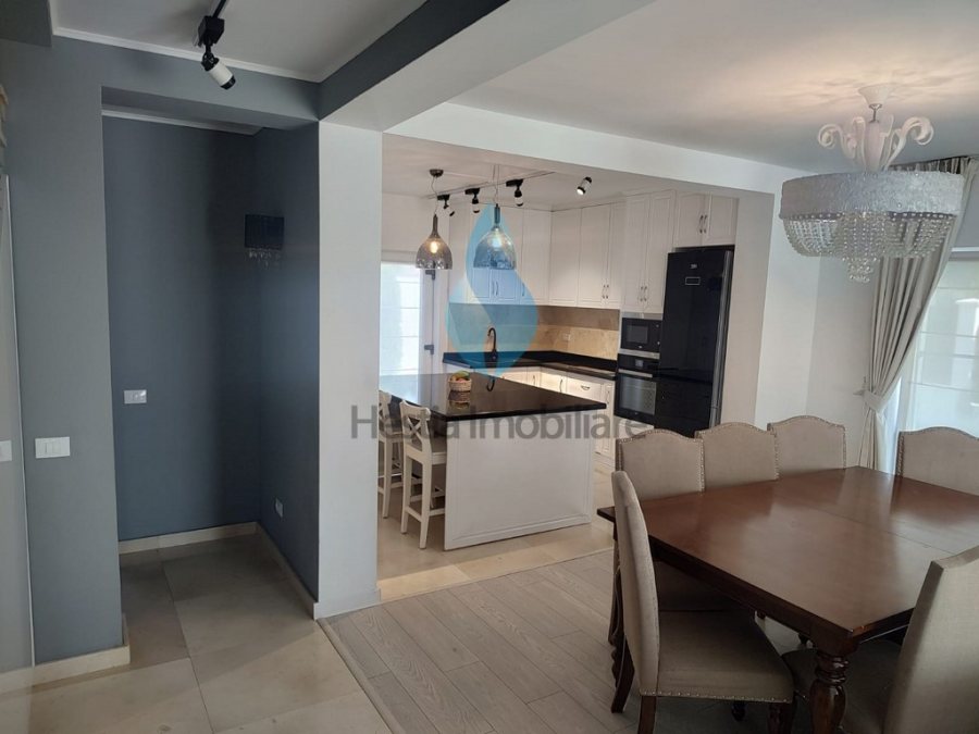 Vila tip duplex P+E,amenajari moderne, Miroslava-Iasi.