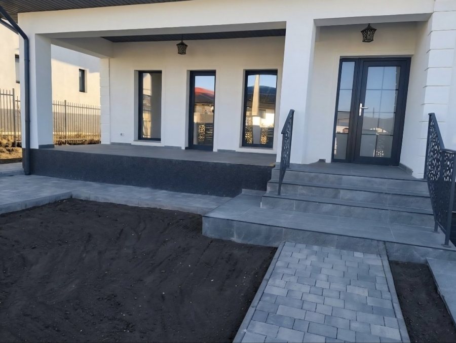 Casă Ciurbești, lângă pădure 