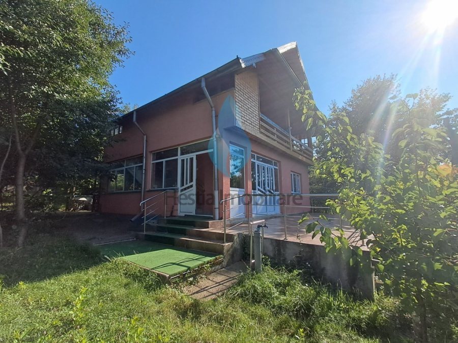 Casa cu 2000mp teren, Pietrarie-Barnova.