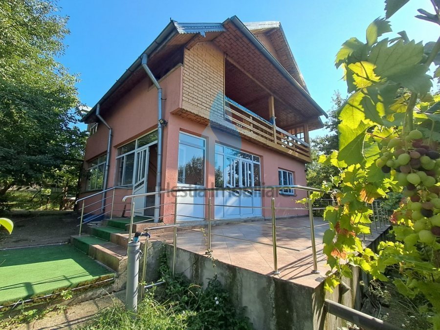 Casa cu 2000mp teren, Pietrarie-Barnova.
