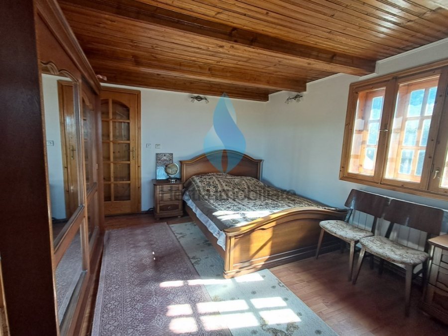 Casa cu 2000mp teren, Pietrarie-Barnova.