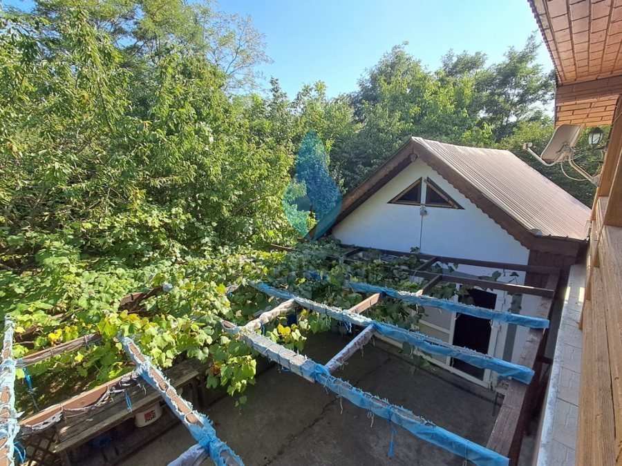 Casa cu 2000mp teren, Pietrarie-Barnova.
