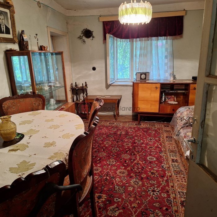 Casă bătrânească în Poieni cu 1.098mp teren