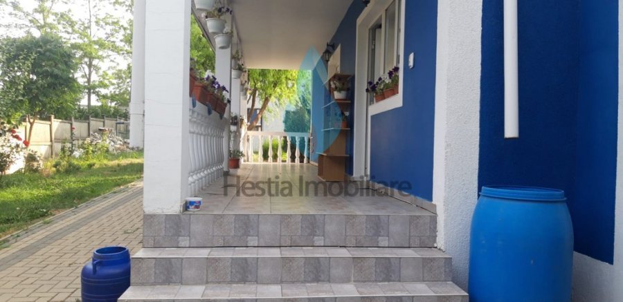 Vila frumoasa, situata intr-o zona naturala ,Rediu-Horlesti.