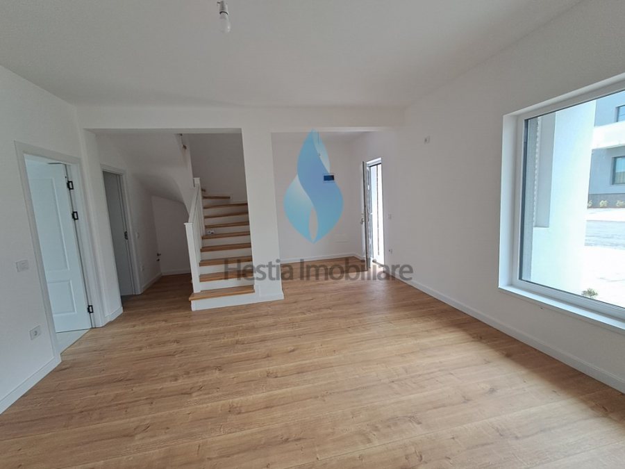 Vila tip insiruite, patru camere, Valea Lupului.