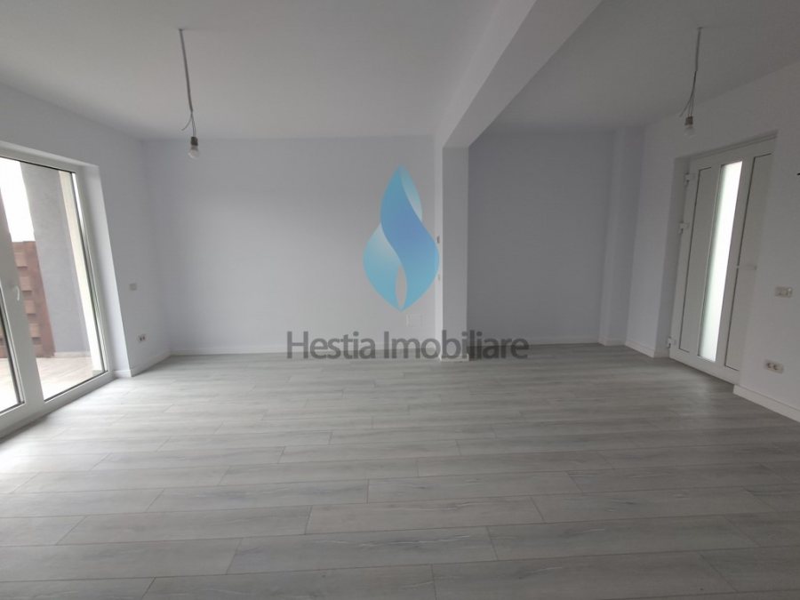 Casa cu cinci camere, tip triplex, Valea Lupului-Iasi.
