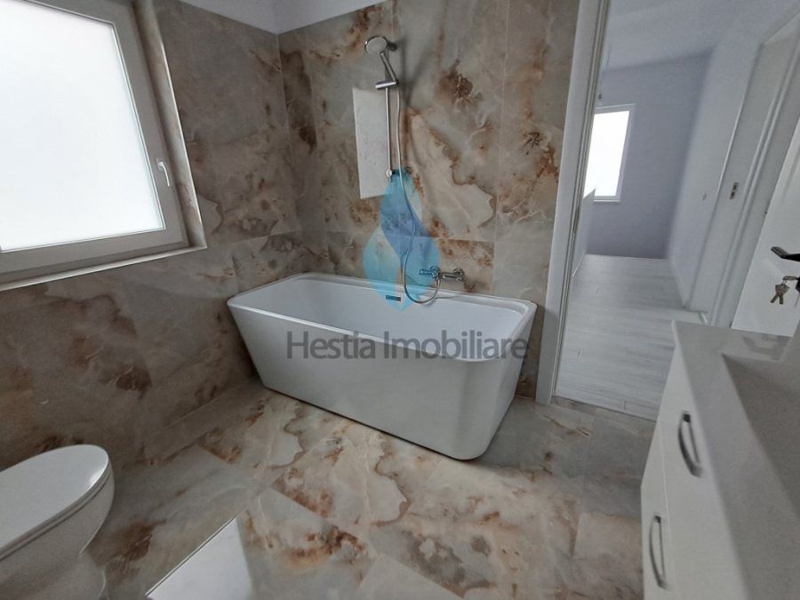 Casa cu cinci camere, tip triplex, Valea Lupului-Iasi.