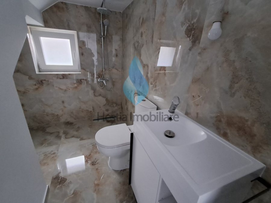 Casa cu cinci camere, tip triplex, Valea Lupului-Iasi.