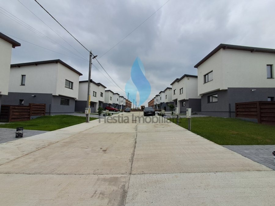 Casa cu cinci camere, tip triplex, Valea Lupului-Iasi.