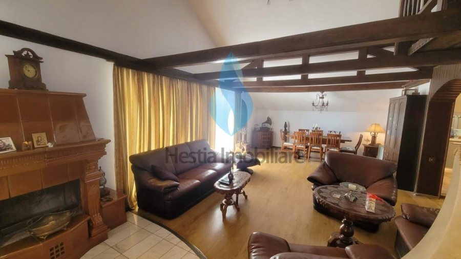 Casa deosebita, zona Sararie-Iasi.