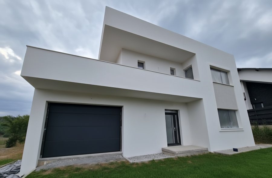 Casă parter + etaj în Valea Adâncă