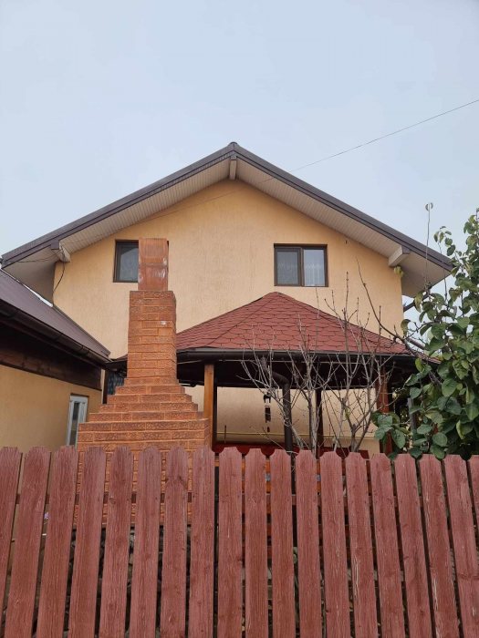 Letcani, casa P+M, din caramida