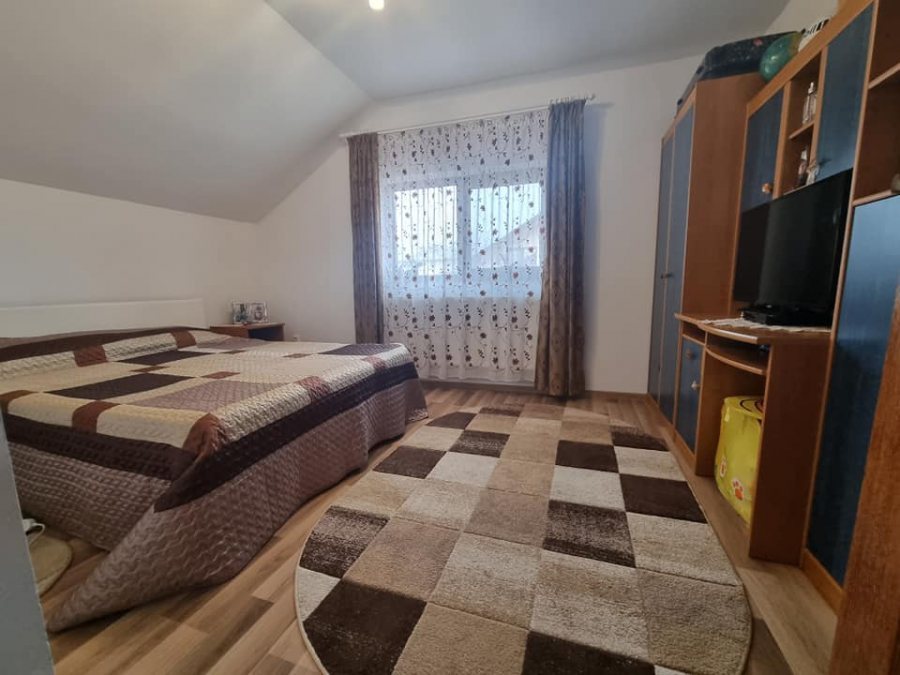 Letcani, casa P+M, din caramida