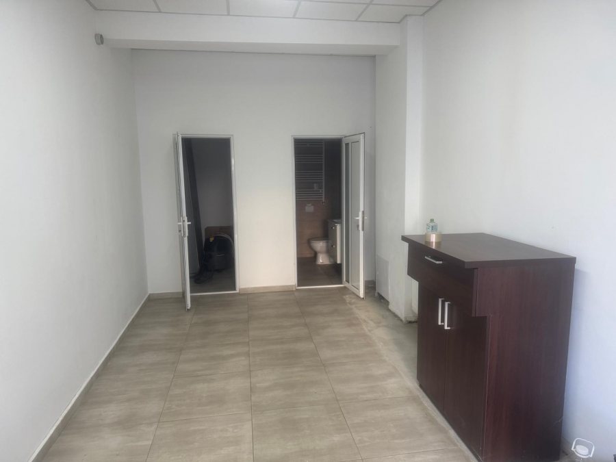 Hlincea , spatiu 115 mp , parcare proprie