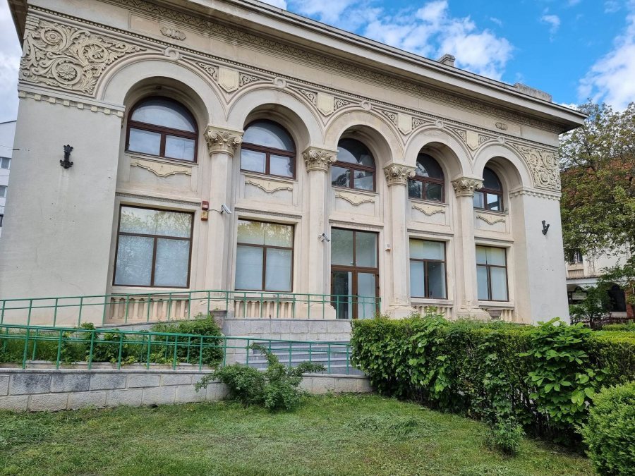 Spatiu Exclusiv si Exclusivist 670 MP  Husi zona Centrala