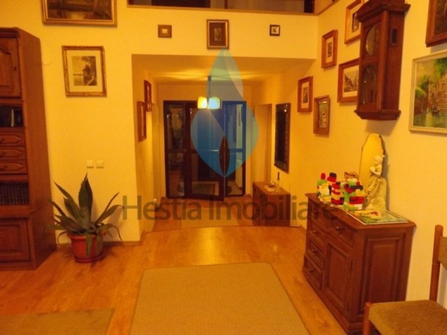 Vila cu 5 camere, 800mp teren, Iasi-Bucium.