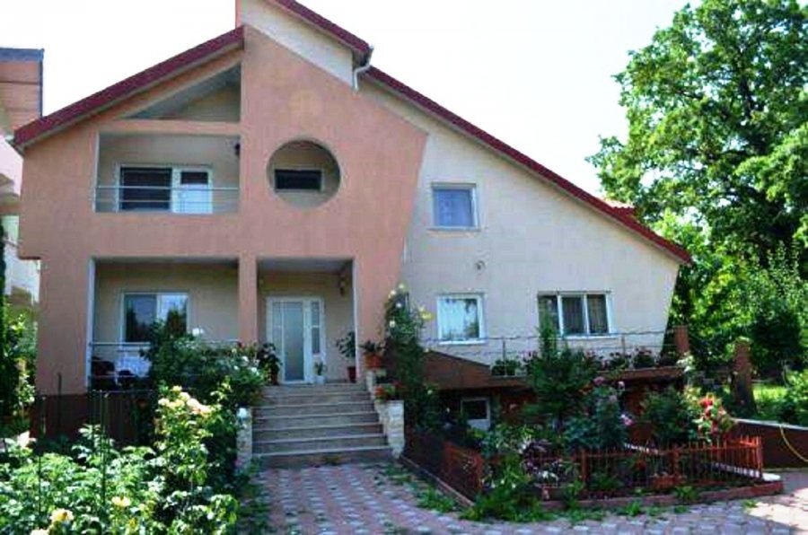 Vila D+P+E Individula Bucium cu teren  1000 mp teren