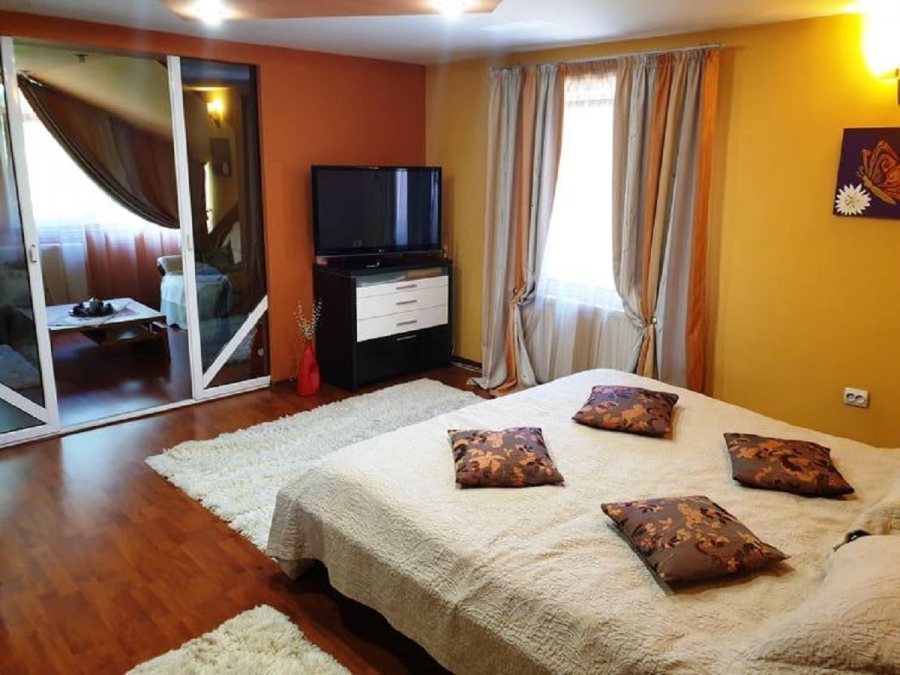 Vila D+P+E Individula Bucium cu teren  1000 mp teren