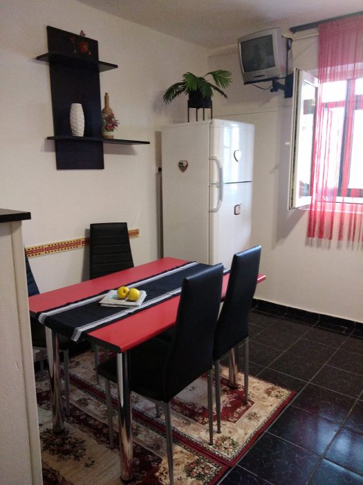 Proprietar, inchiriez apartament doua camere